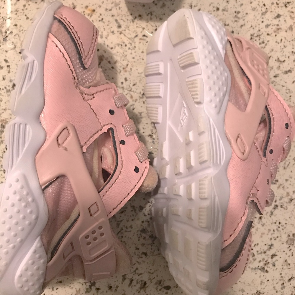 Nike shoes size 5c gently used